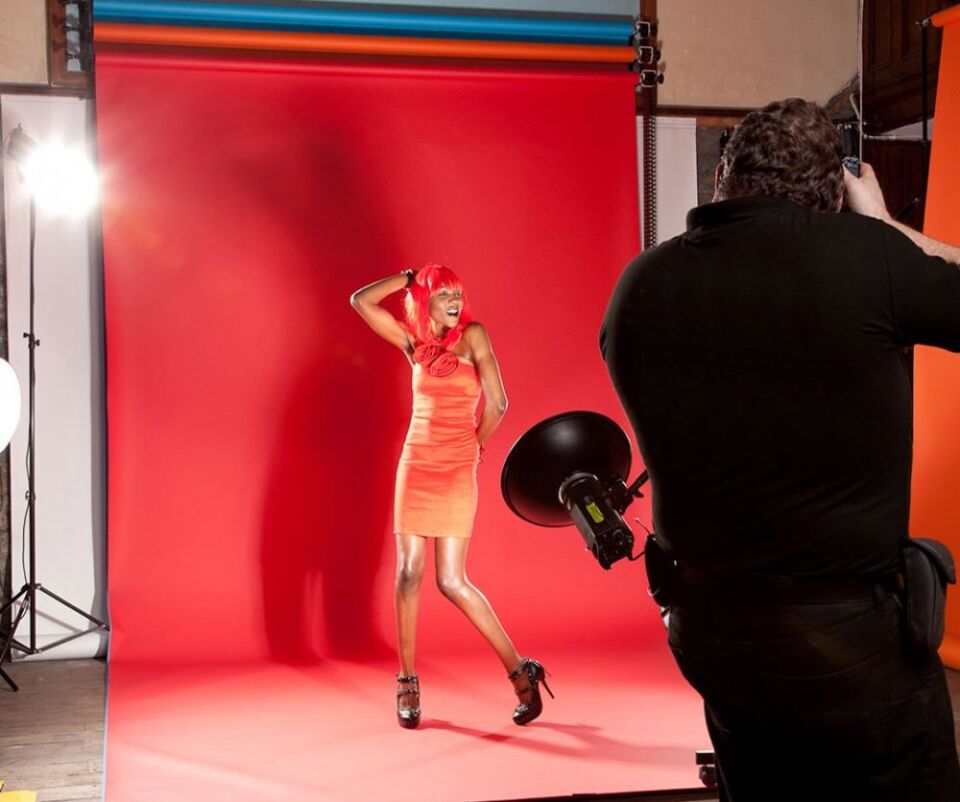 Lastolite 9008 2,72X11M. Paper Red Karton Fon