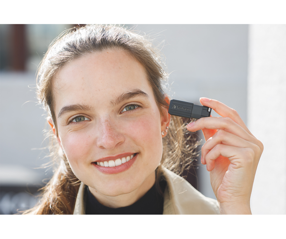 Verbatim 49064 - 32Gb Pinstripe Usb 2.0 Drive