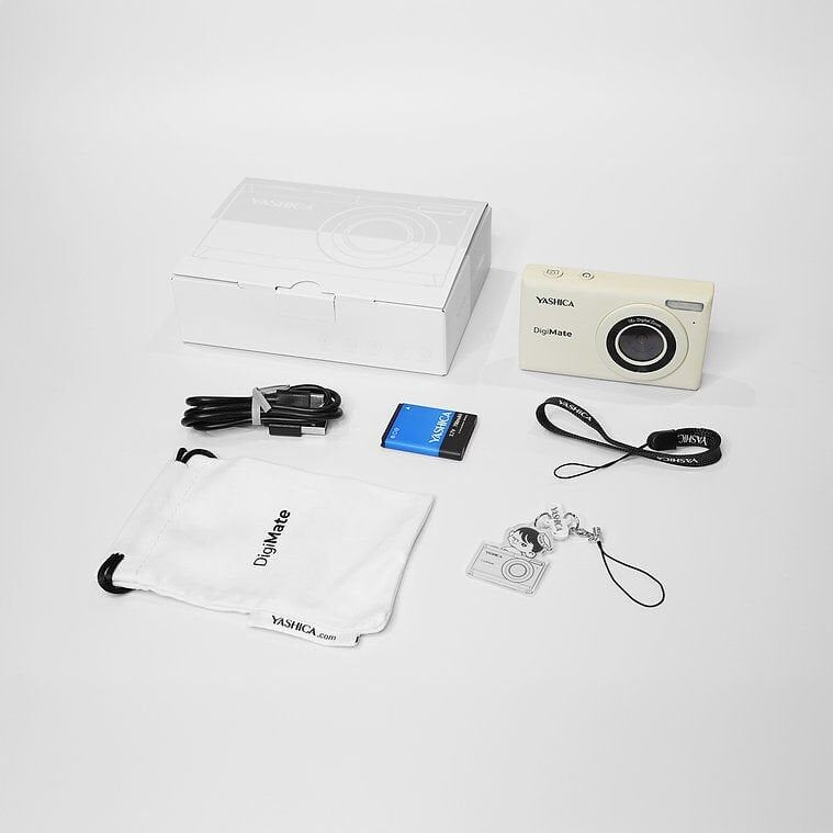 Yashica Digimate Beyaz Dijital Fotoğraf Makinesi