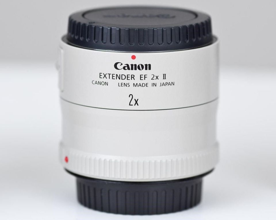 Canon 2X III Lens Extender + LP811 Kılıf (Eurasia Garantili)