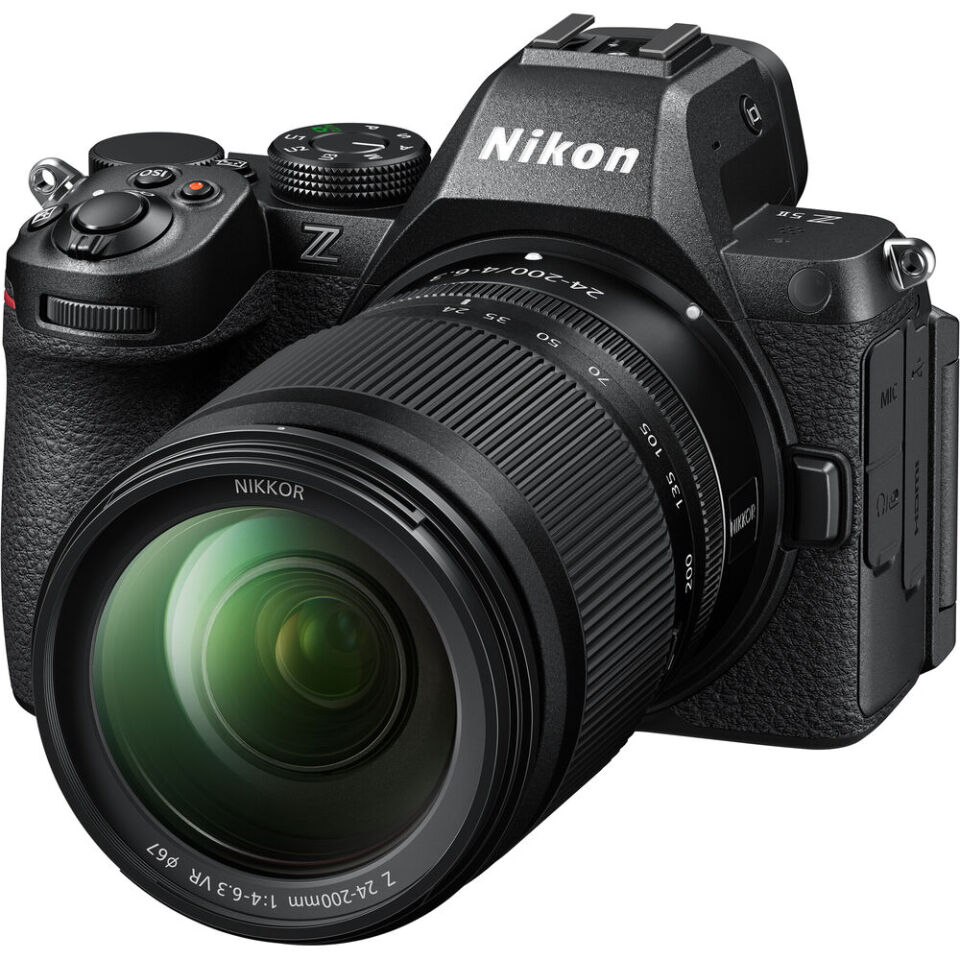 Nikon Z5 II 24-200mm f/4-6.3 VR Lensli Fotoğraf Makinesi