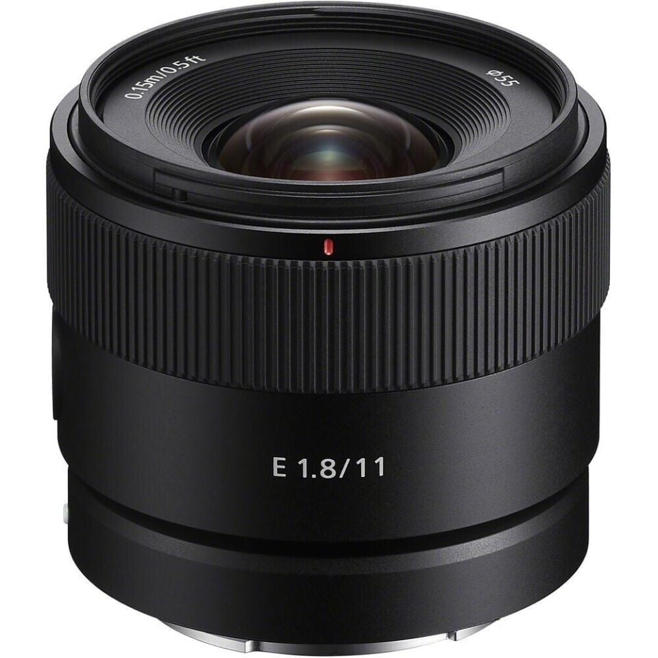Sony A6400 Body + Sony E 11mm f/1.8 Lens