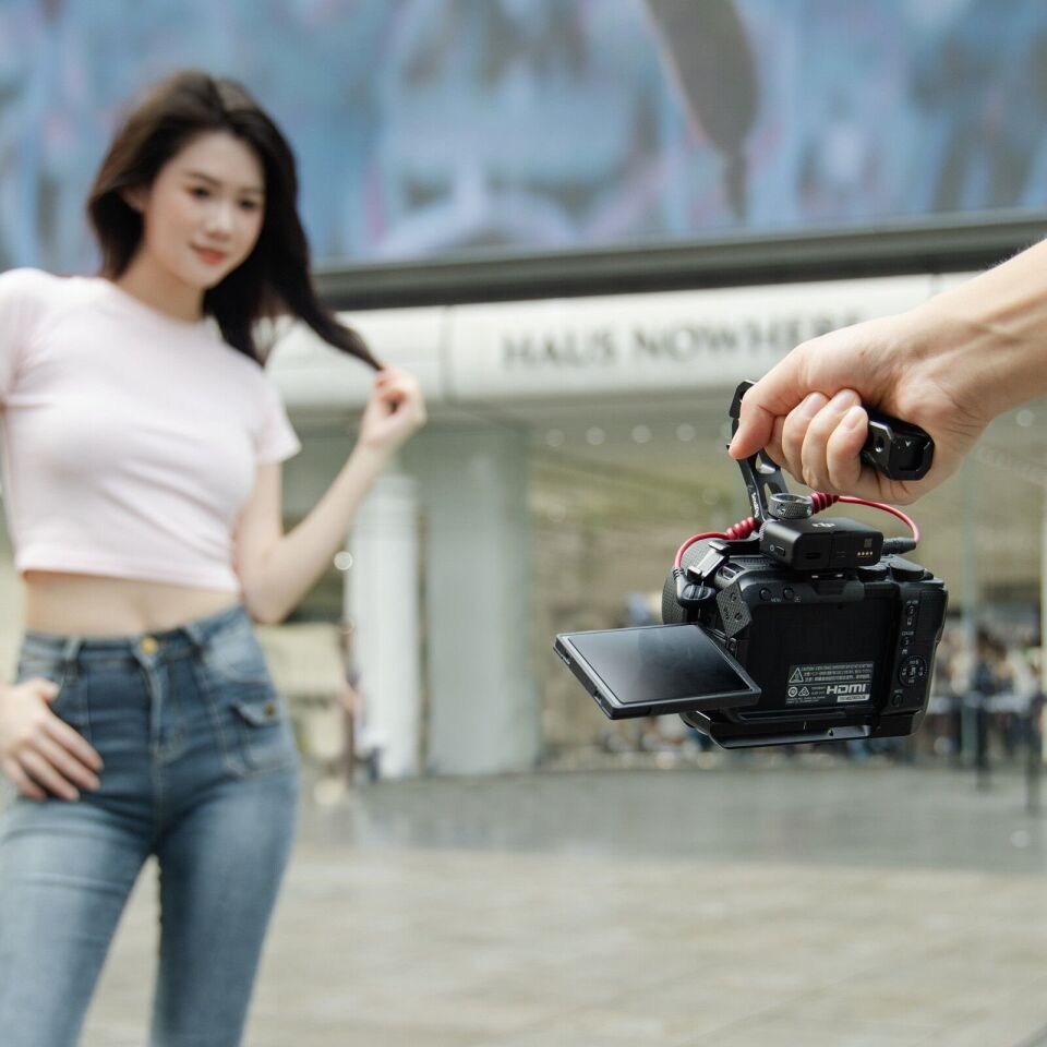 SmallRig 5766 Canon EOS R50 V için Kafes Kiti (Siyah)